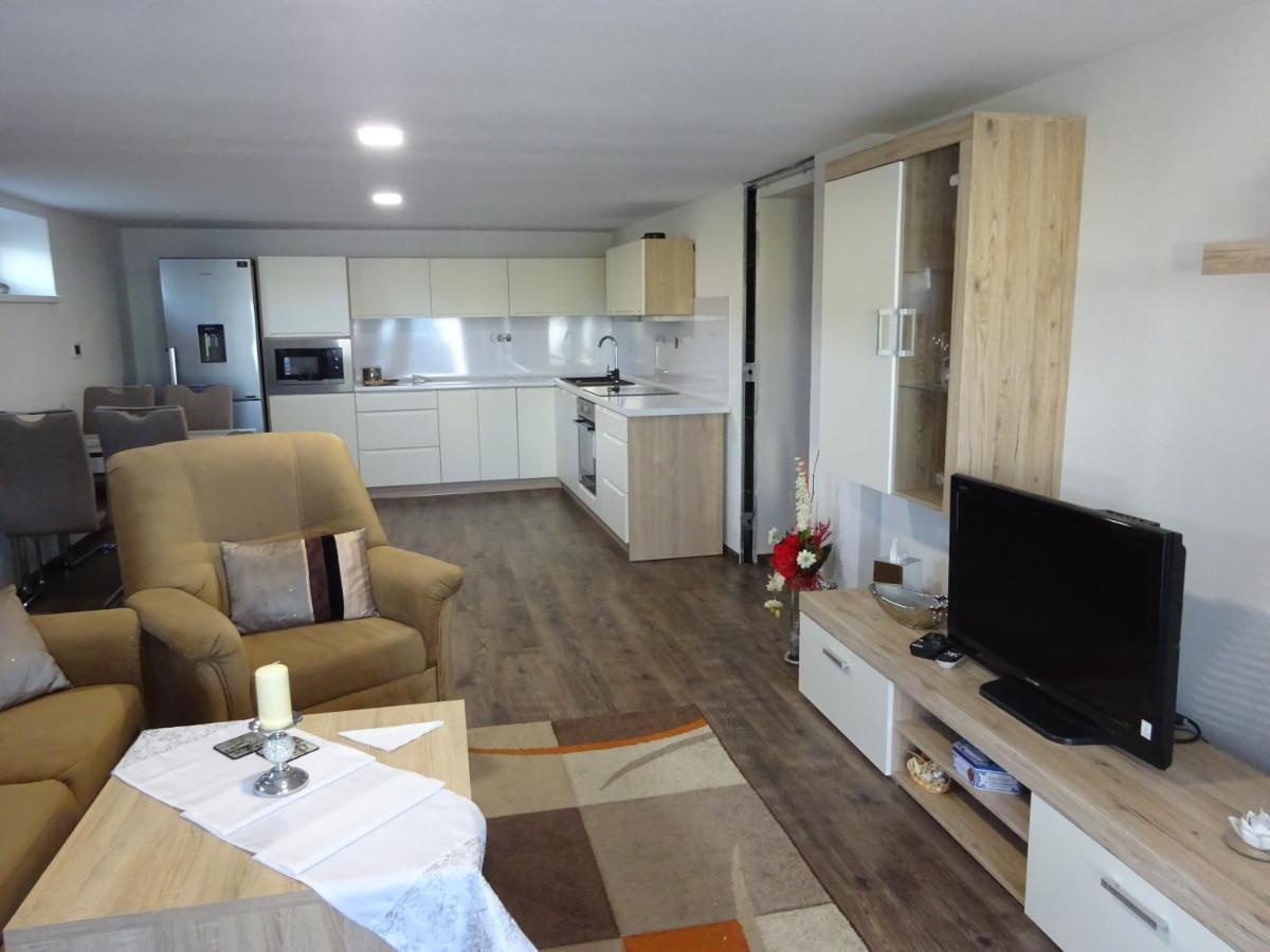 Family Friendly Apartment 3 Adults Plus Child Ruzomberok Exteriér fotografie